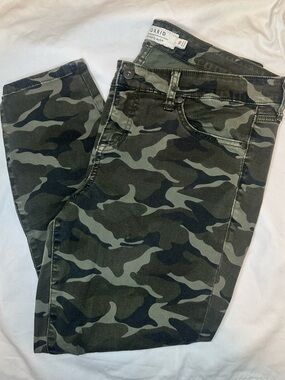 Torrid Camo Skinny Pants Size 16 Signature Fit Mid Rise Stretch Jeans